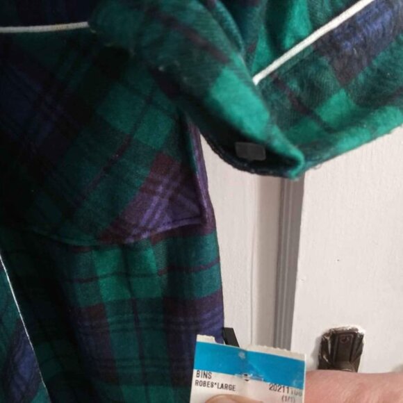 New Childrens Silvil brand Large Polyester Robe Made In USA - Picture 6 of 7